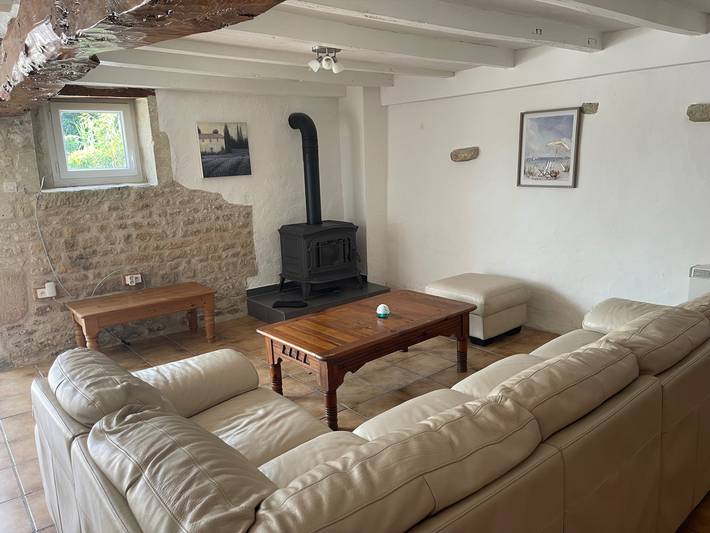 Rural French Gite, Sleeps 8 with Pool and Parking in La Croix-Comtesse, Saint-Jean-d'Angély region