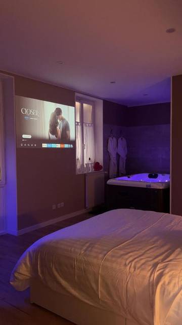 Gîte pour 4 personnes, avec sauna et jacuzzi à Bagnoles-de-l'Orne