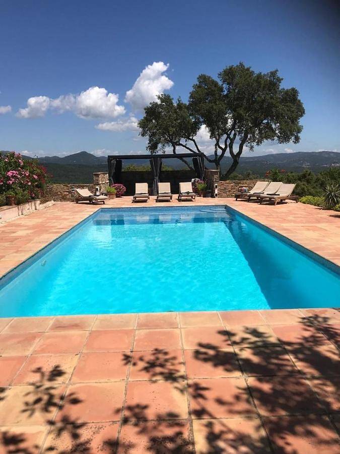 Location de vacances pour 2 personnes, avec jardin ainsi que vue et piscine à La Môle - 3