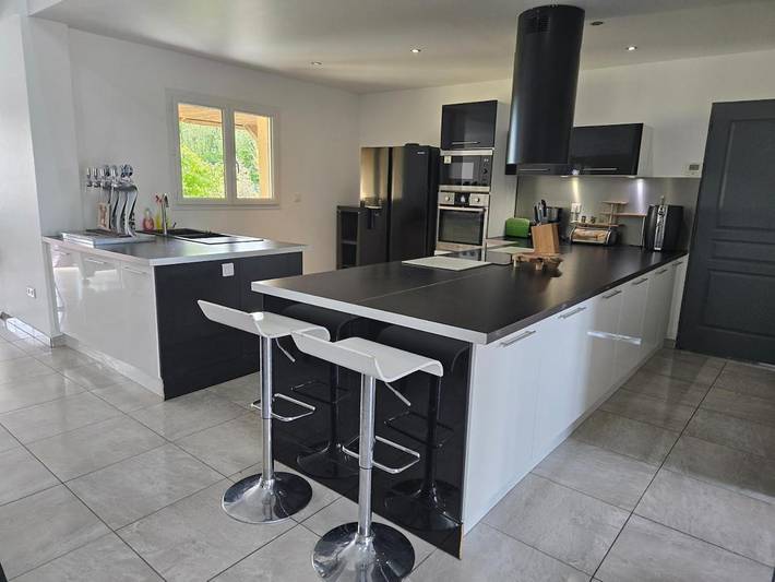 Location de vacances pour 10 personnes, avec terrasse ainsi que jacuzzi et piscine à Saint-Clair-d'Arcey - 4