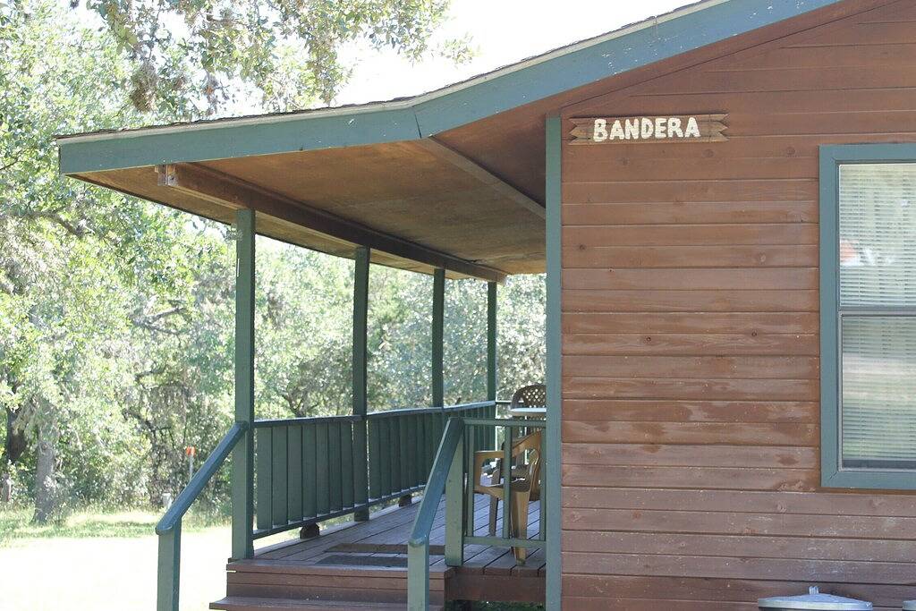 The Bandera Cabin 3Bd / 1Bath @ Whisky Mountain - Großartige Lage! in Rio Frio, Real County