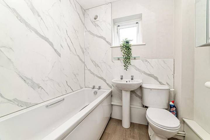 Ganze Ferienwohnung, 2 Bed Flat - Sleeps 3 - Pets - Parking - Wifi in Oxford, Oxfordshire