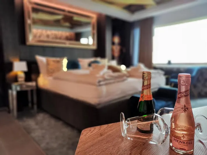 Ferienwohnung für 2 Personen, mit Ausblick und Pool sowie Terrasse und Sauna - 1