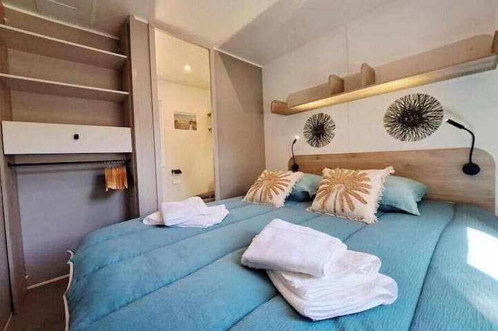 Chic bungalow: Private terrace, Barbecue & swimming pool in La Moutone, La Crau