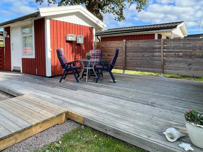 Mysig stuga nära stranden i Ahus in Färjestaden, Öland