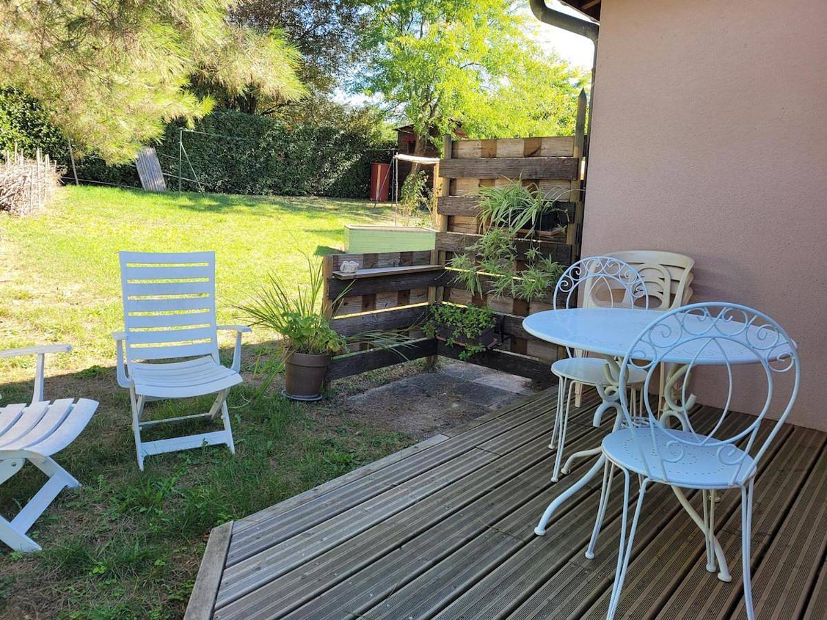 Appartement entier, Two-Bedroom Apartment with View in Éveux, Lyon et ses environs