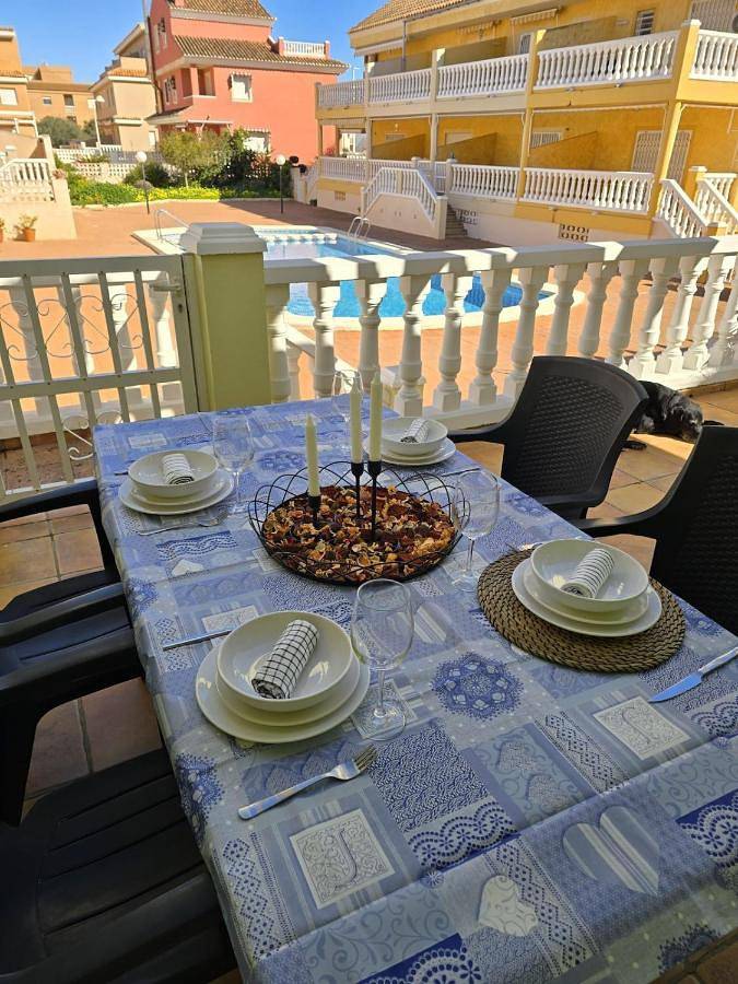 Appartement de vacances pour 8 personnes, avec piscine ainsi que vue et terrasse, animaux acceptés