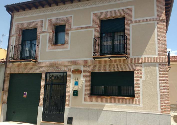 Apartamento para 14 personas, con Balcón además de Terraza y Vistas en Torrecaballeros