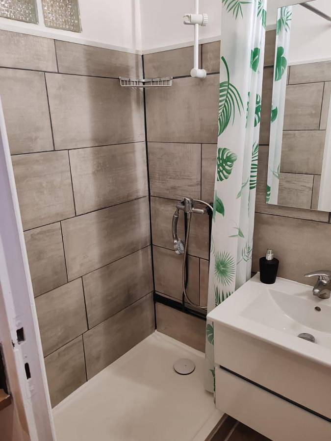 Gîte pour 4 personnes, avec jardin et jacuzzi dans Zone nature des vieux salins d'Hyères - 4