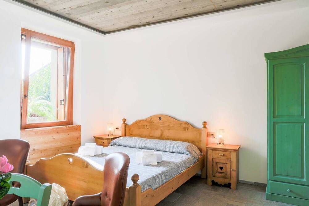 Green Chalet Scalotta - private Jacuzzi and Spa - few steps from lake and best trekking in Dervio, Westelijke Orobie-Alpen