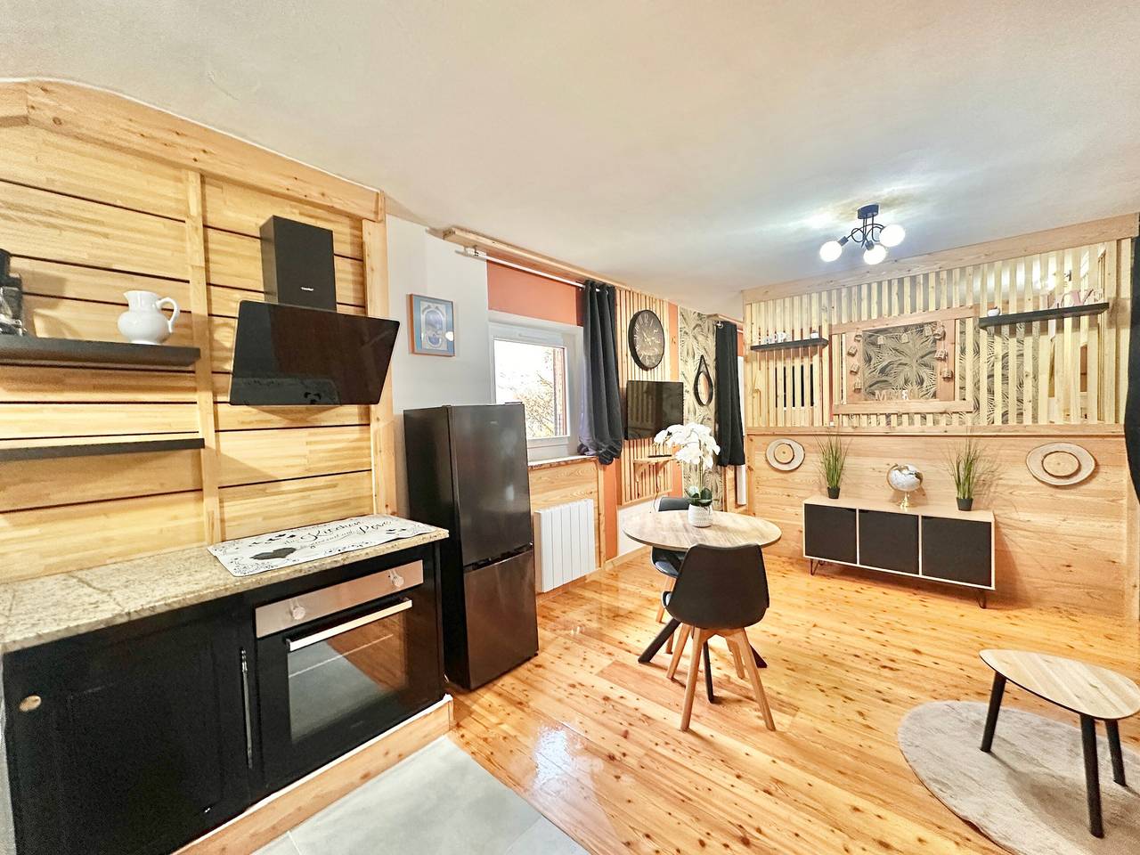 Ganze Wohnung, Appartement „Petite Ours“ mit Bergblick, Gemeinschaftsgarten und Wlan in Abriès-Ristolas, Queyras