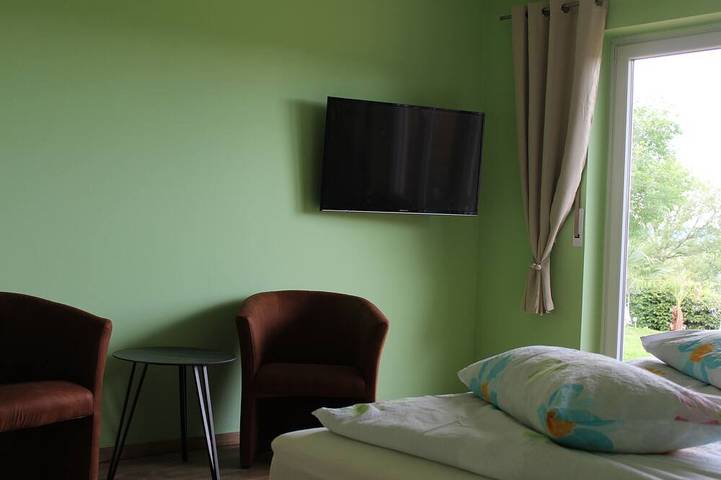 Ferienwohnung für 6 Personen, mit Terrasse und Garten in Reil - 3