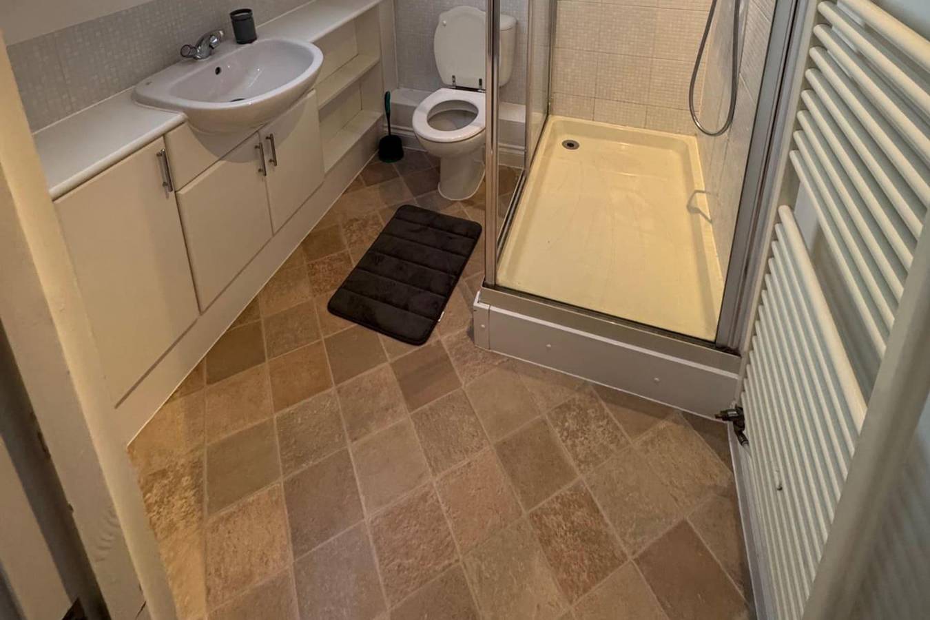 Sleeps8-Familyfriendly-Freeparking-30Mintoheathrow in Shinfield, Berkshire