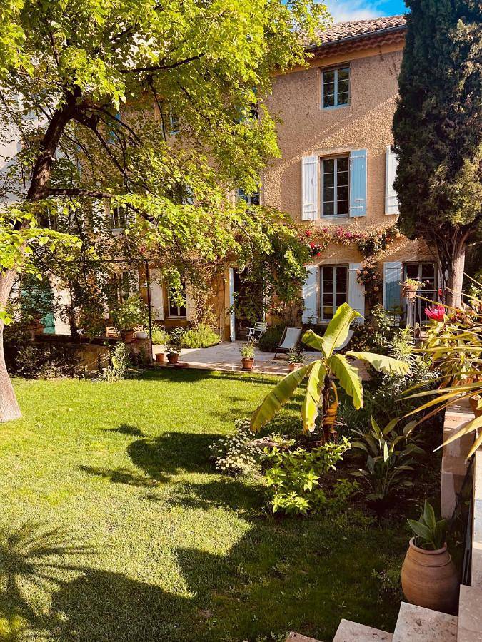 Chambre d’hôte pour 2 personnes, avec Terrasse et Jardin ainsi que Piscine et Vue à Orange