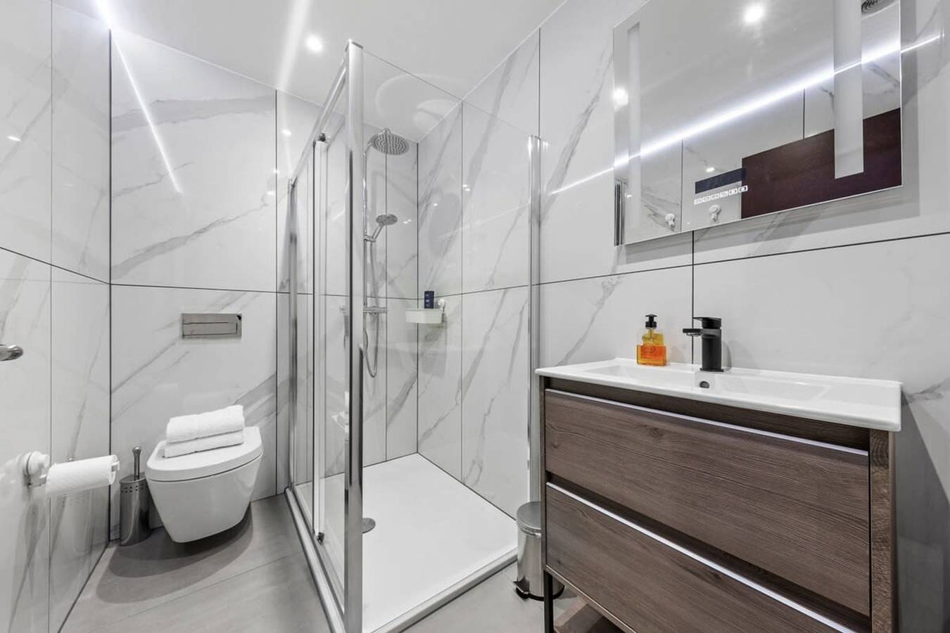 Entire apartment, Luxury Studio Flat Golders Green Central London in London, South East England