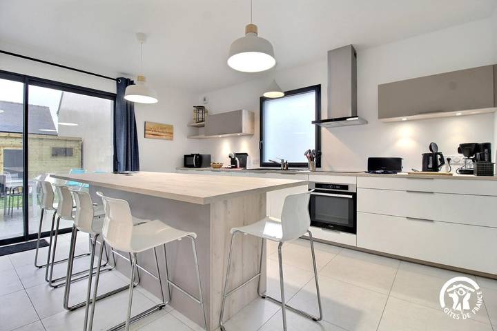 Gîte pour 13 personnes, avec terrasse et jardin dans Kerhostin - 2