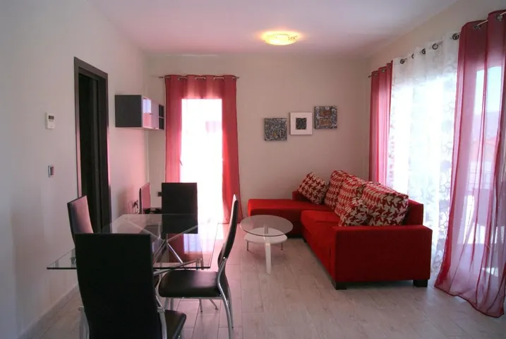 Casa de vacaciones para 4 personas, con piscina además de terraza y vistas - 1