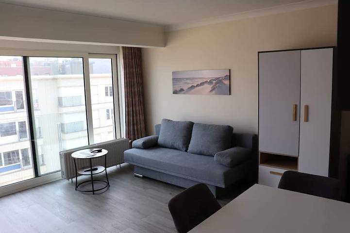 Entire apartment, Nice studio with lateral sea view right at the beach in Koksijde-Bad, Koksijde