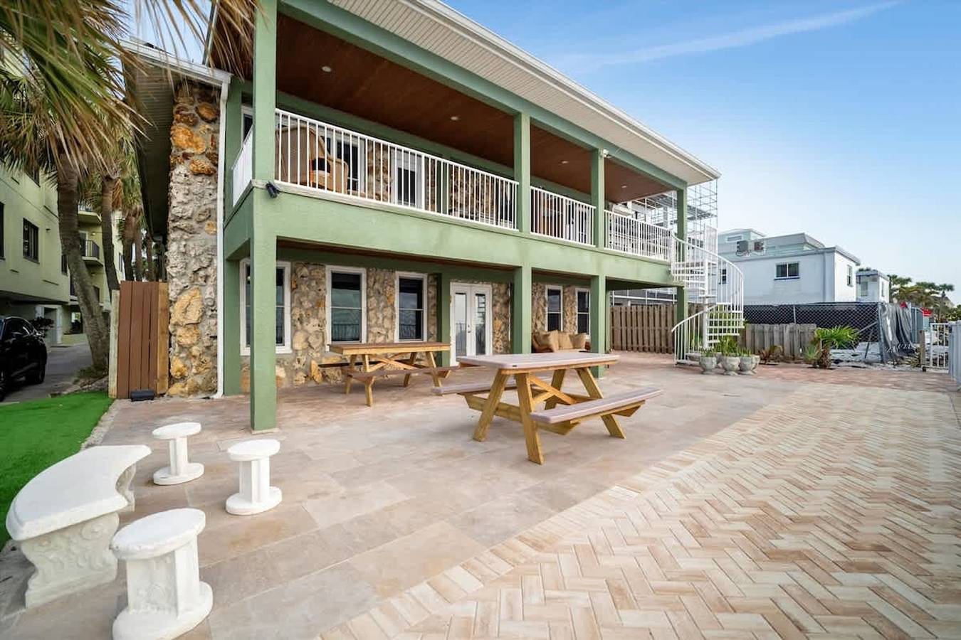 Apartamento entero, Stones Throw Beachside Bungalow  1 On The Beach  in Indian Rocks Beach, Pinellas County