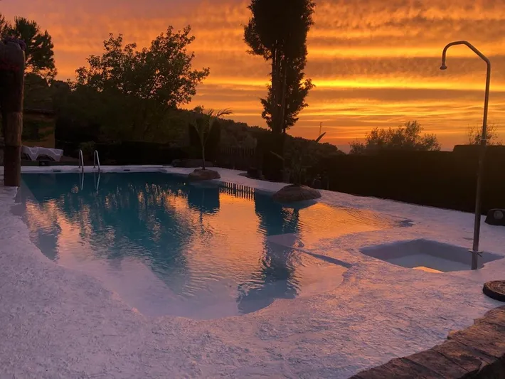 Country house for 3 people, with hot tub and pool as well as garden, child-friendly - 1