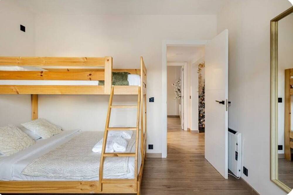 O Lar de Laura - House with garden and swimming pool in Vigo suitable for pets in Vigo, Galician Coast