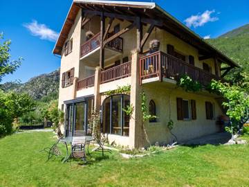 Appartement paisible à Saint-Crepin avec vue sur la montagne