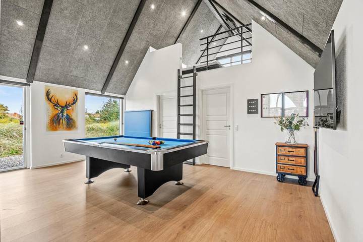 Strandnahes Poolhaus mit Outdoor-Wellnessbereich in Blavand, Varde