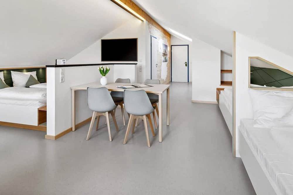 Ganze Wohnung, Panoramaapartment, bis 4 Personen mit Bergblick in Nußdorf, Chiemsee
