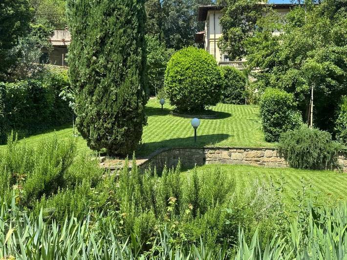 Villa pour 7 personnes, avec terrasse ainsi que vue et jardin, animaux acceptés à Florence - 4