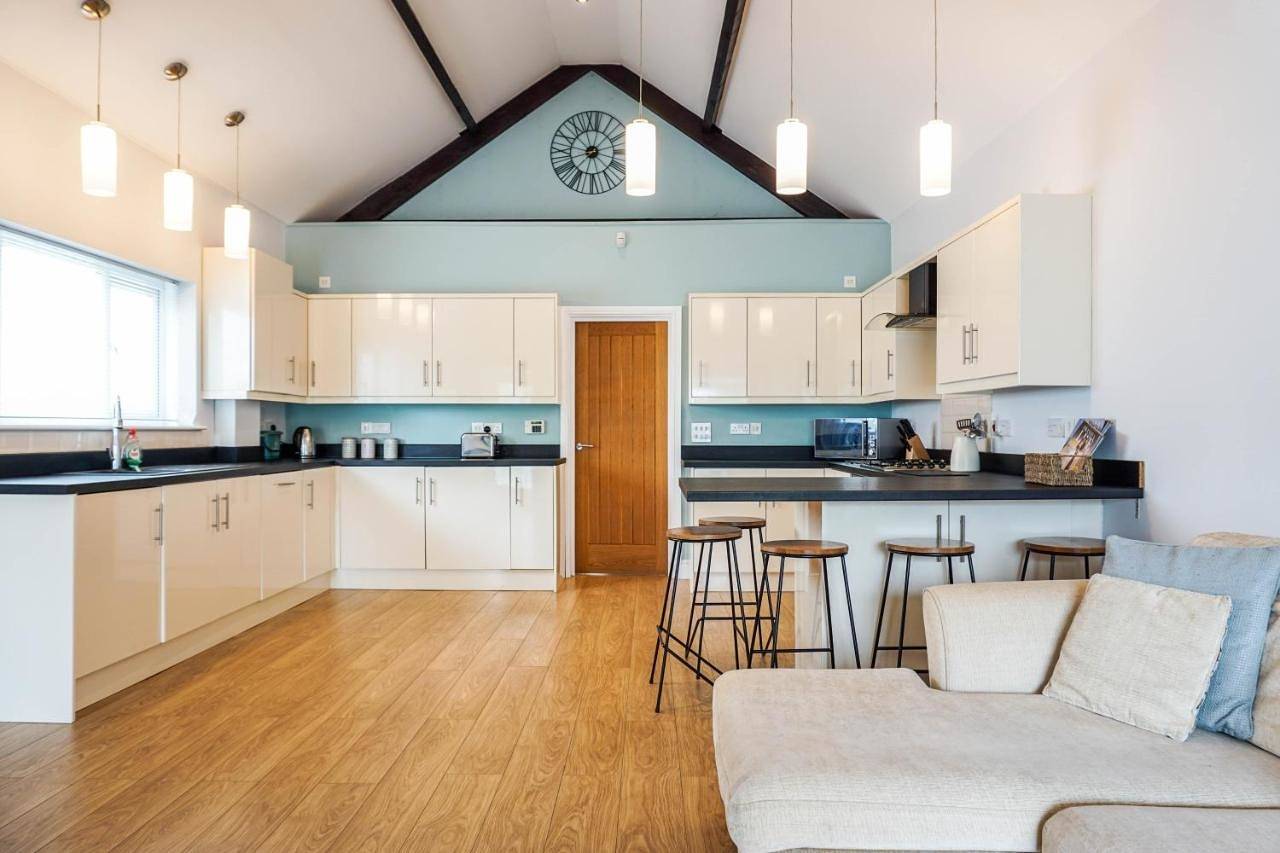 Three-Bedroom House in Swansea, Swansea region
