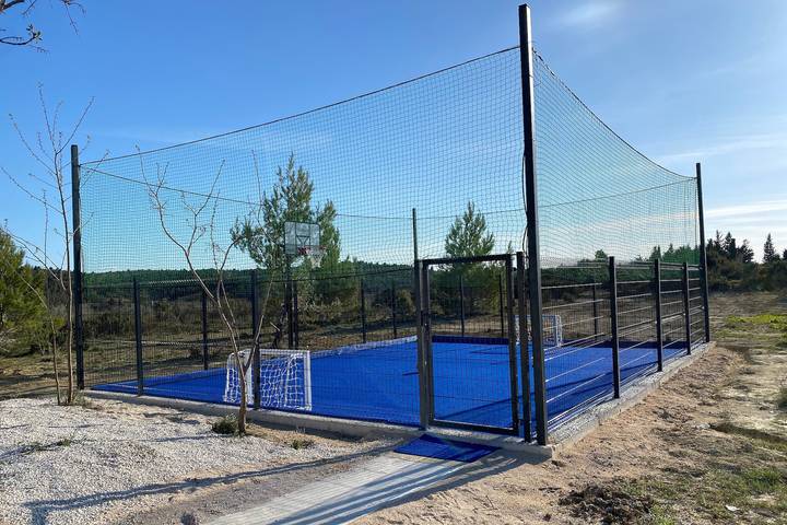 Apartament wakacyjny dla 6 osób, z balkon/ taras i basen w Ljubac