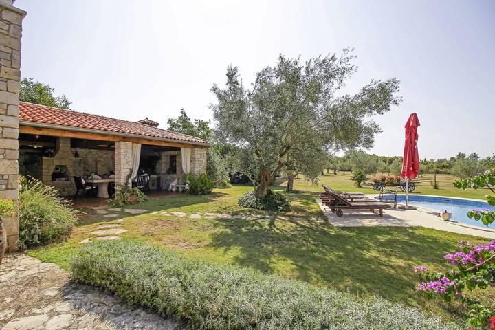 Ferienhaus Šalvela * 11000 m2 Grundstück, Garten, privater Pool, Wlan in Vodnjan, Grad Vodnjan