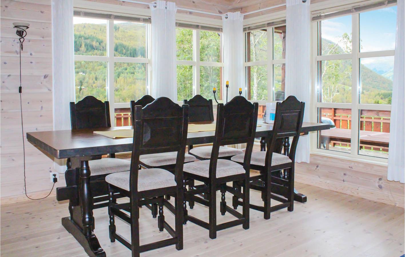 Feriehus for 8 personer med terrasse in Sogndal 