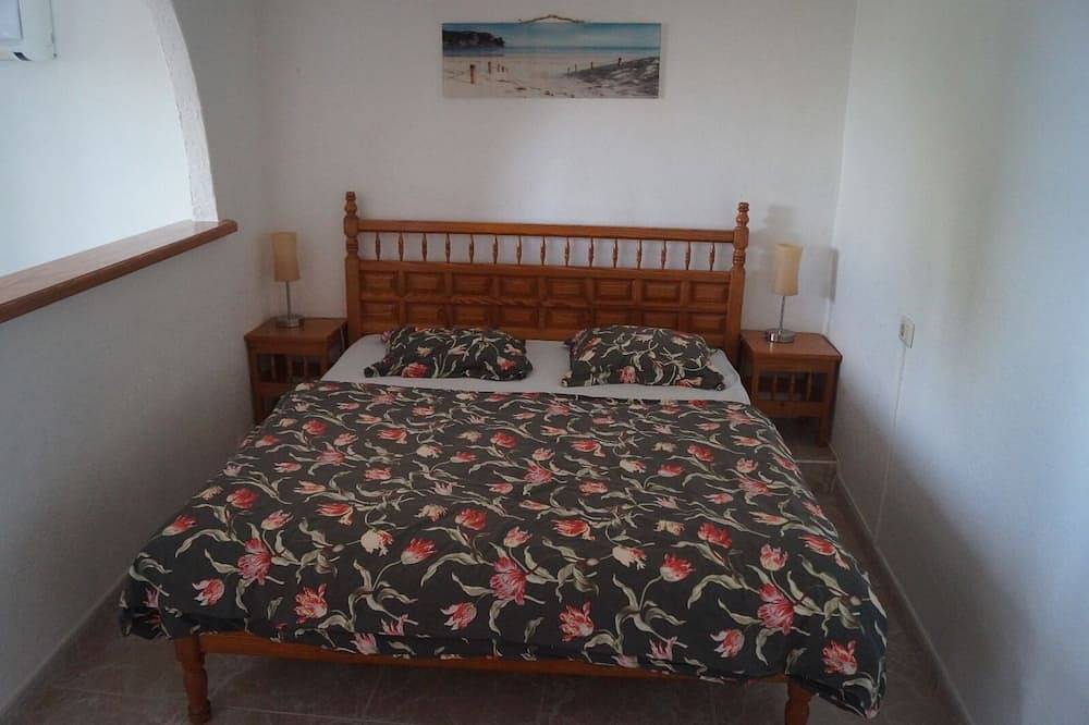 On the Finca Seguro with a stunning sea view far from tourism in San Juan del Reparo, Garachico