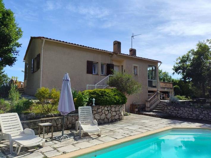 Villa für 3 Personen, mit Ausblick und Garten sowie Pool und Terrasse - 1