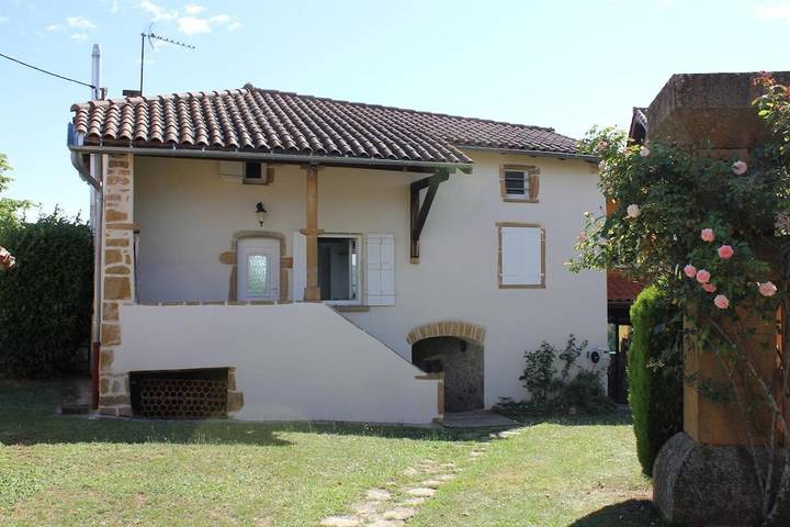 Location de vacances pour 6 personnes, avec jardin ainsi que piscine et vue à Sarcey - 2