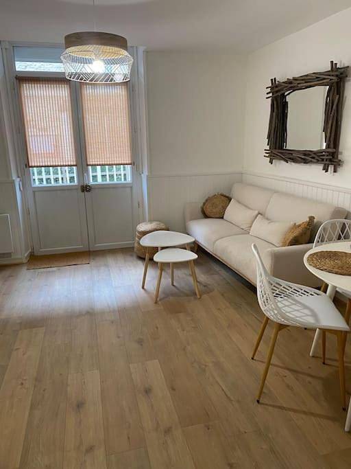 Appartement entier, One-Bedroom Apartment in Arromanches-les-Bains, Région de Bayeux