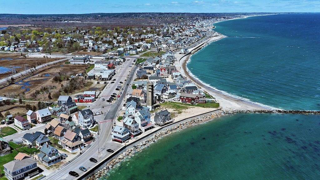 Ganze Wohnung, Ocean View Private Apartment. Sleeps 4. Vacation while working at home.\n in Marshfield, Massachusetts