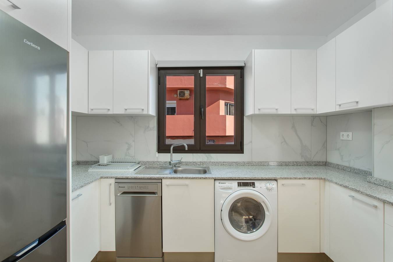 Apartamento entero, Vacaciones 'El Faro Suite Arinaga' con vistas a la montaña y Wi-Fi in Arinaga, Agüimes