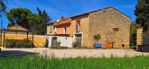 Gîte pour 2 personnes, avec vue ainsi que jardin et piscine à Monteux