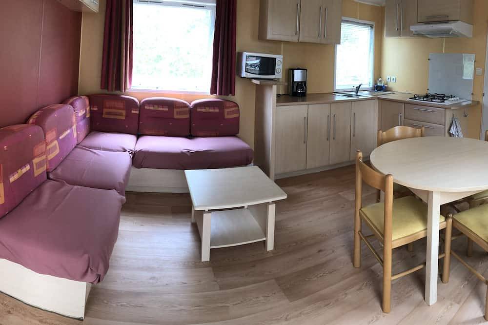 Mobile home 32 m2. Sleeps 4-6. In a secure residence in Circuit Paul-Ricard, Le Castellet
