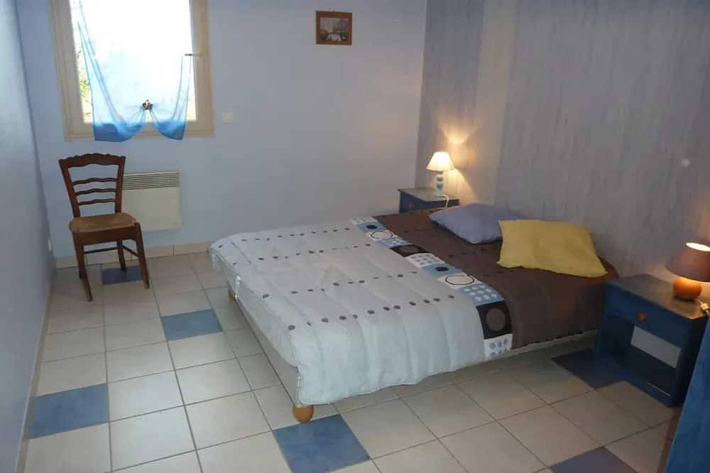 Homerez - Spacious House in Loubressac with Private Pool in Loubressac, Lot