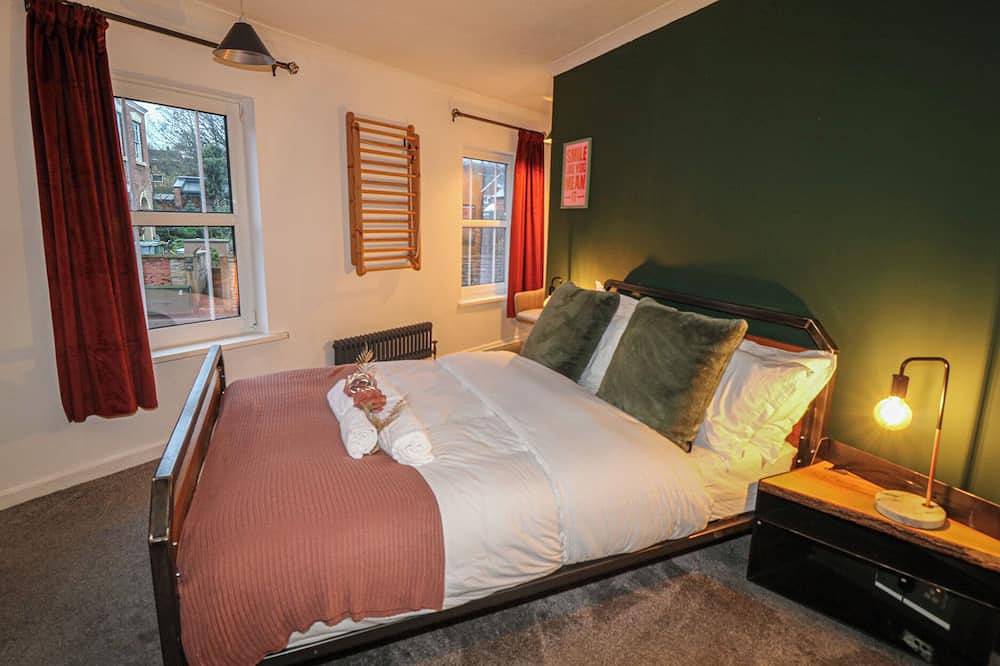 1 Nottingham Road, pet friendly, with open fire in Southwell in Southwell, Nottinghamshire