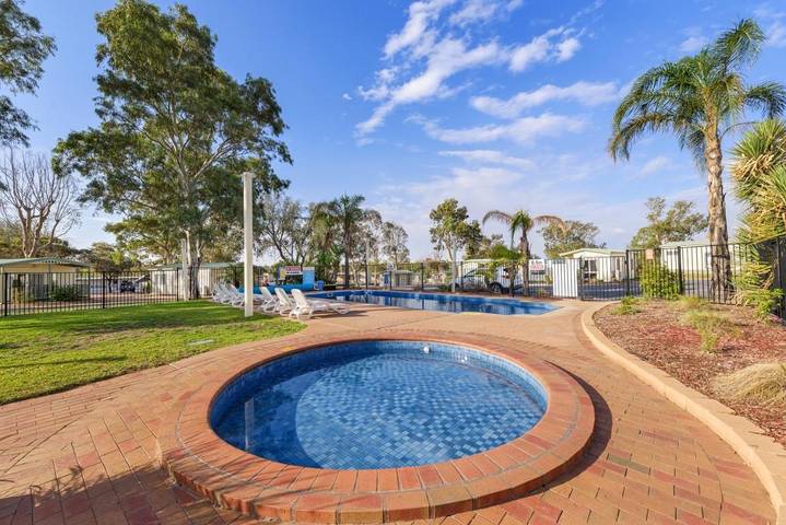 Ferienpark für 3 Personen, mit Pool und Garten - 1