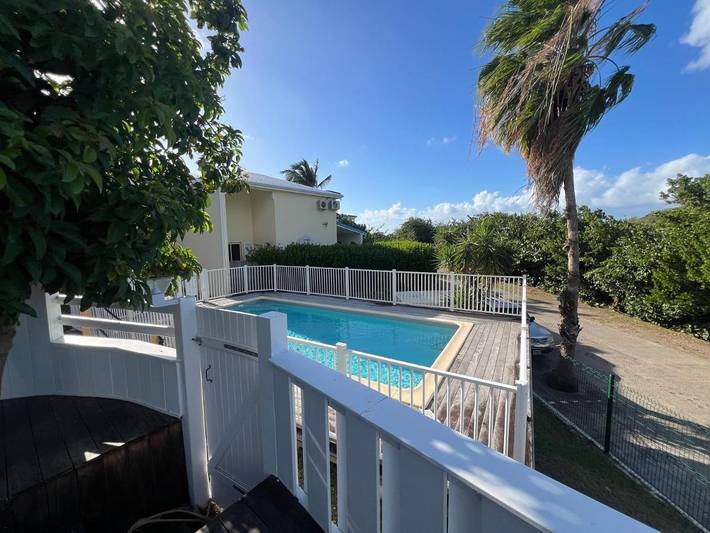Maison de vacances pour 6 personnes, avec terrasse et vue ainsi que bassin pour enfant et piscine