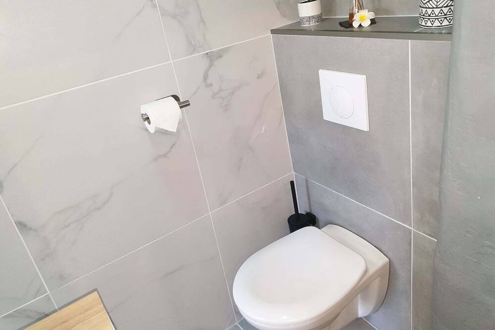 Appartement entier, Studio Cosy au bord du Canal \"Proche Gare & Cdg - Paris - Parc des Expos\" in Sevran, Seine-Saint-Denis