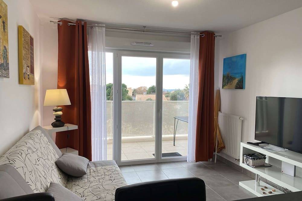 Entire apartment, Spacious 2-Room Apartment with Balcony, Parking, and Wifi in Balaruc-les-Bains in Balaruc-les-Bains, Côte d'Améthyste