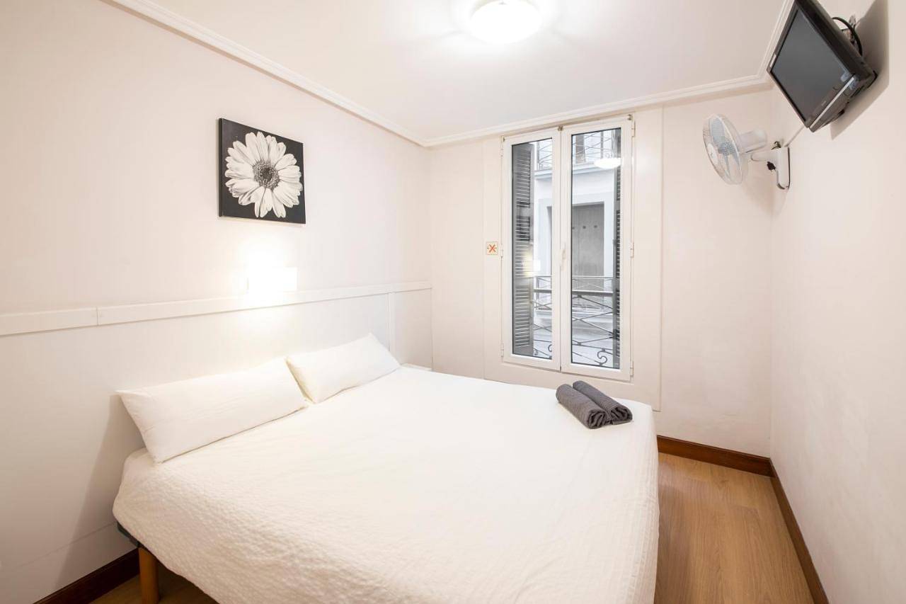 Twin Room with Private Bathroom in Playa de la Concha, San Sebastián
