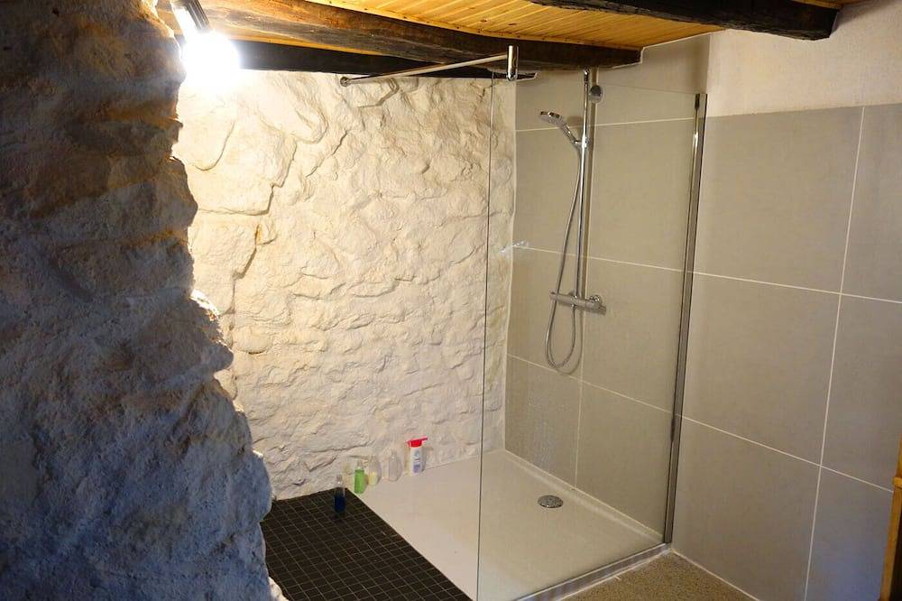 Grande Maison pour 4 personnes au pied du Massif du Tanargue in Laboule, Parc naturel régional des Monts d'Ardèche