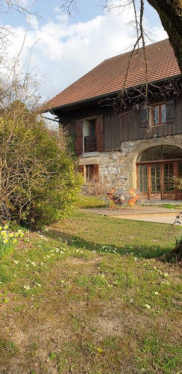 Gîte pour 6 personnes, avec terrasse et jardin dans Fillière